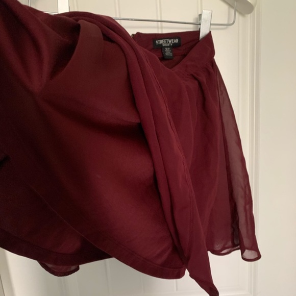 🎁3/$25🎉 Maroon Zip Up Flared Mini Skirt Small - Picture 3 of 6